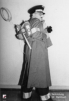 Mitarbeiter Werkplatz, Bild 1-2/4