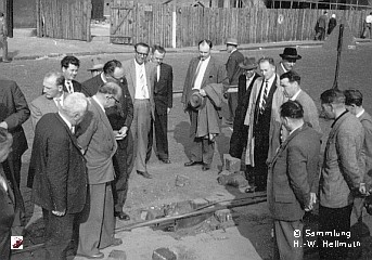 Mitarbeiter Werkplatz, Bild 1-3/4