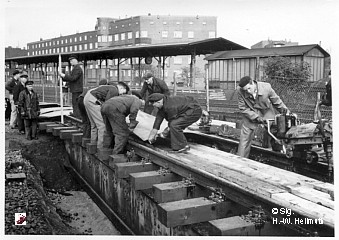 Mitarbeiter Werkplatz, Bild 3-2/5