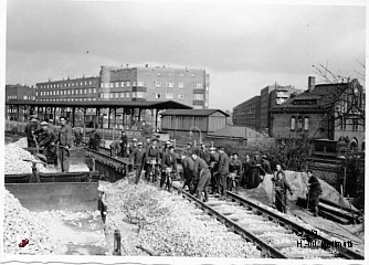 Mitarbeiter Werkplatz, Bild 3-4/5