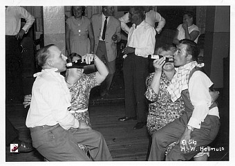 Mitarbeiter Werkplatz, Bild 2-12/16