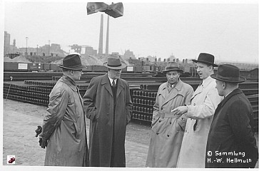 Mitarbeiter Werkplatz, Bild 4-5/12