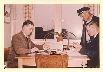 Mitarbeiter Werkplatz, Bild 4-7/12