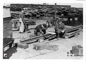 Mitarbeiter Werkplatz, Bild 1-17/26