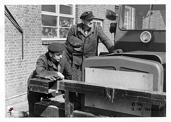 Mitarbeiter Werkplatz, Bild 1-9/26