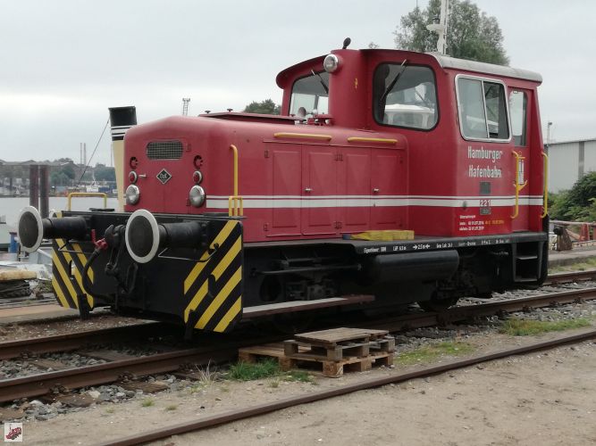 Lok 221 - 10-3