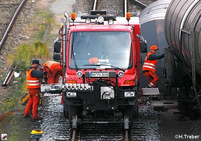 Zweiwege Unimog Hilfsfahrzeug 230 - 12