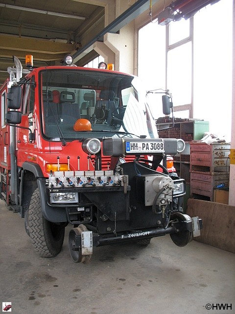 Zweiwege Unimog Hilfsfahrzeug 230 - 18