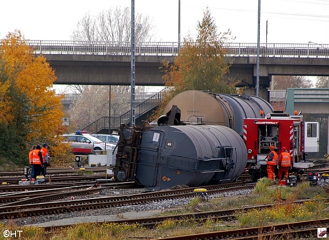 Hamburger Hafenbahn, H.-W. Hellmuth, Zweiwege Unimog Hilfsfahrzeug 230 ...